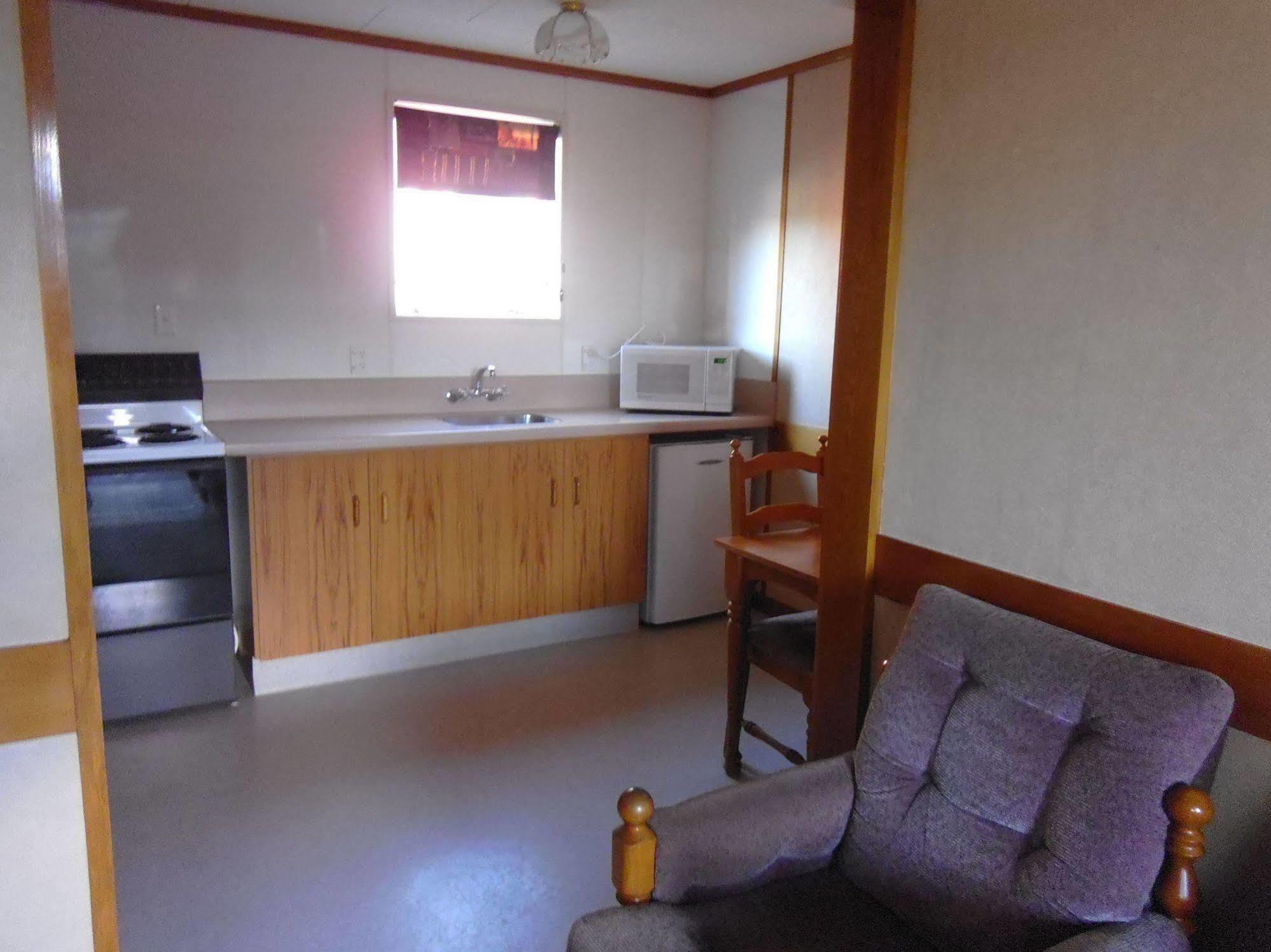 Motel And 4*