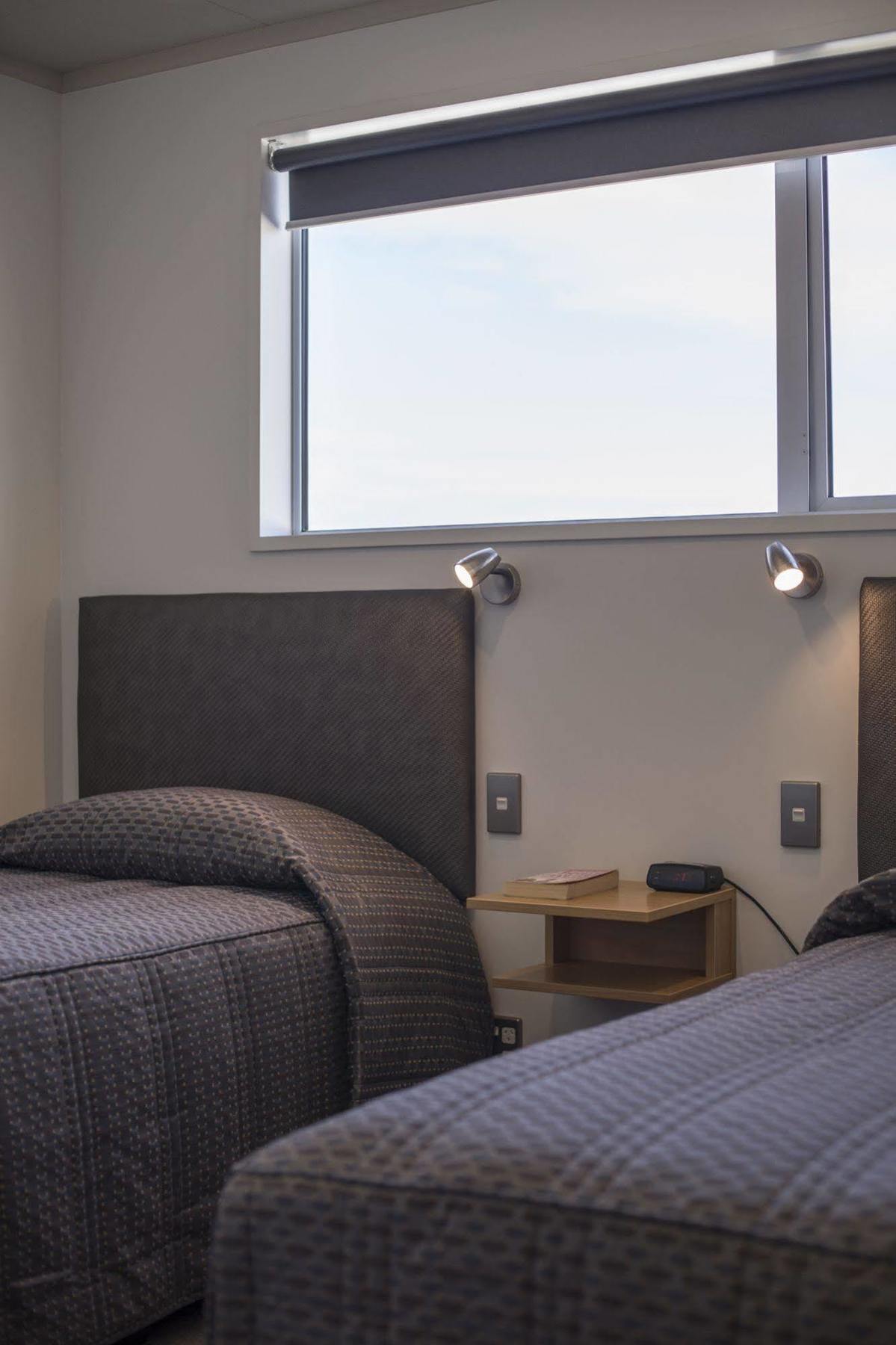 Motel And 4*